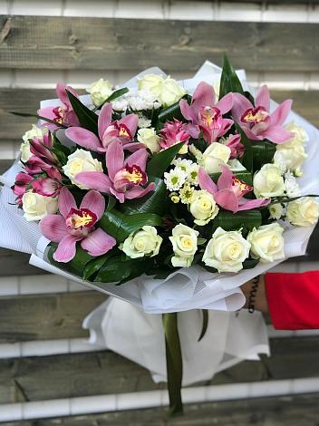 Букет цветов из: Розы и Хризантемы в Каменномостском