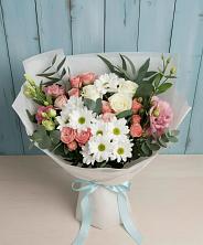 Букет цветов из:  Розы, Лизиантусы и Хризантемы в Каменномостском