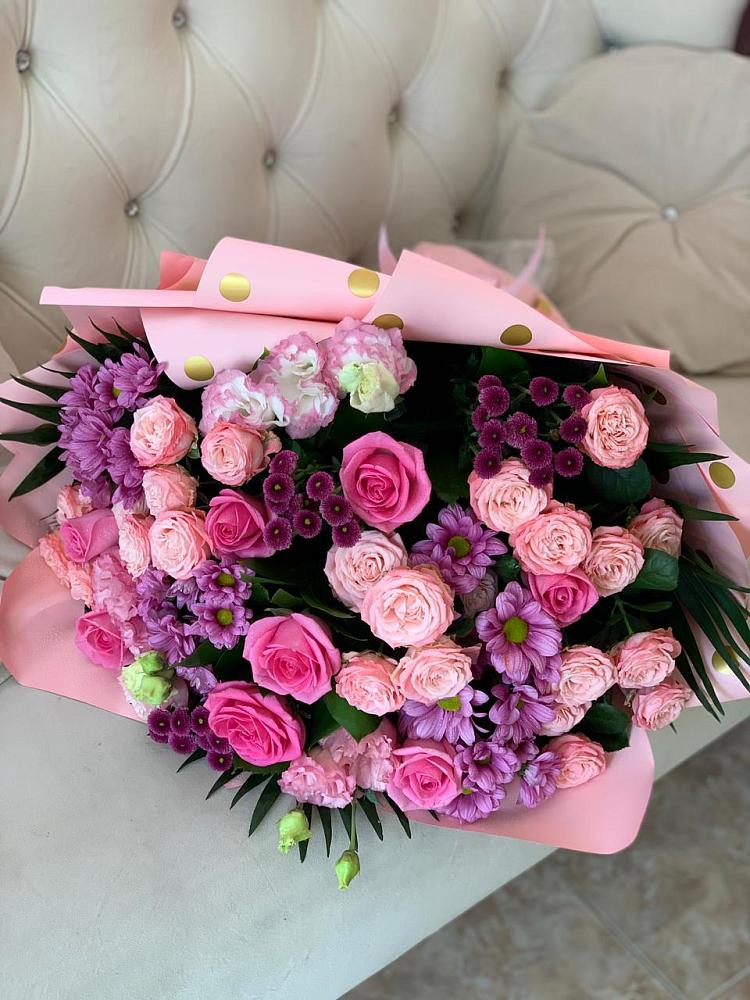 Букет цветов из: Хризантемы, Розы и Лизиантусы в Каменномостском