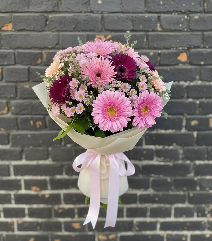 Букет цветов из: Герберы и Хризантемы в Каменномостском