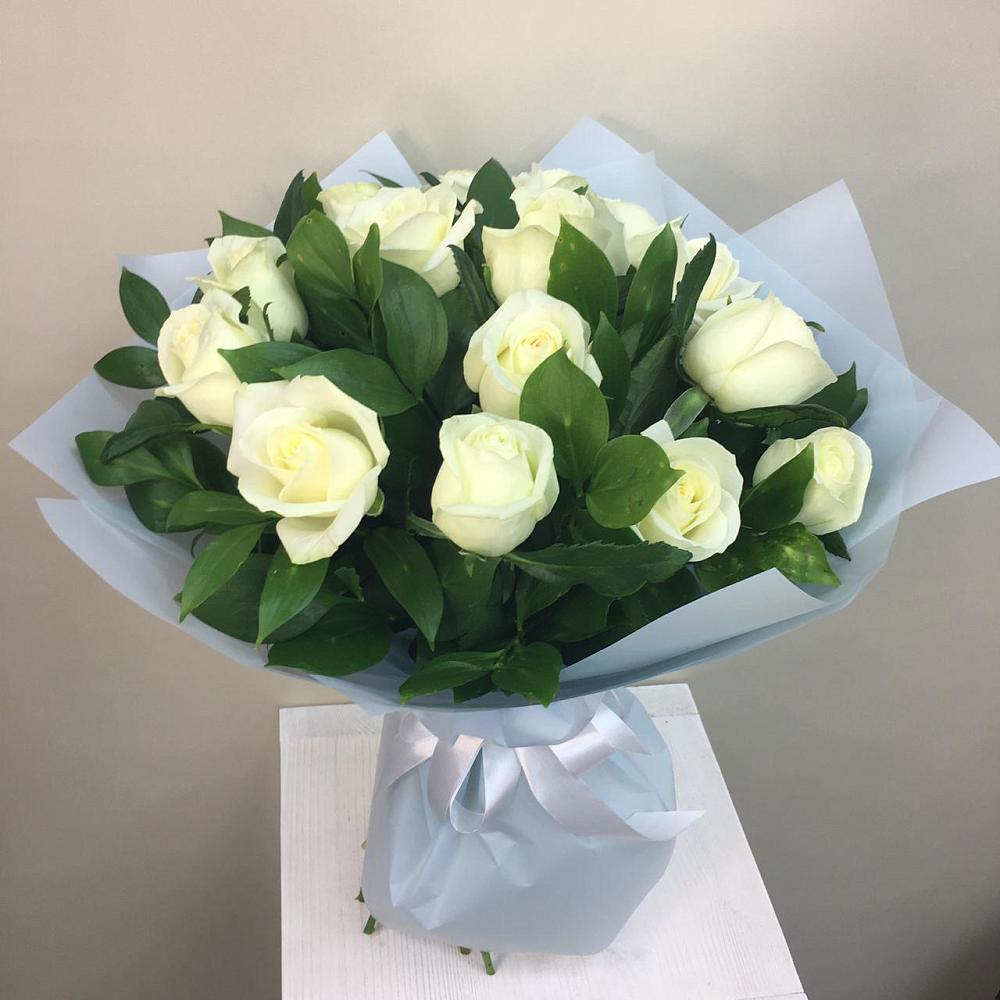 Букет 15 Белых роз Проуд в Каменномостском