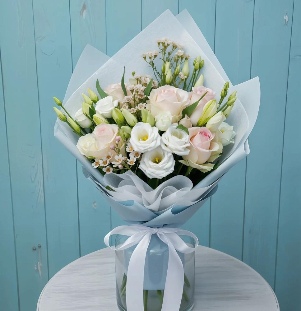 Букет цветов из: Розы и Лизиантусы в Каменномостском