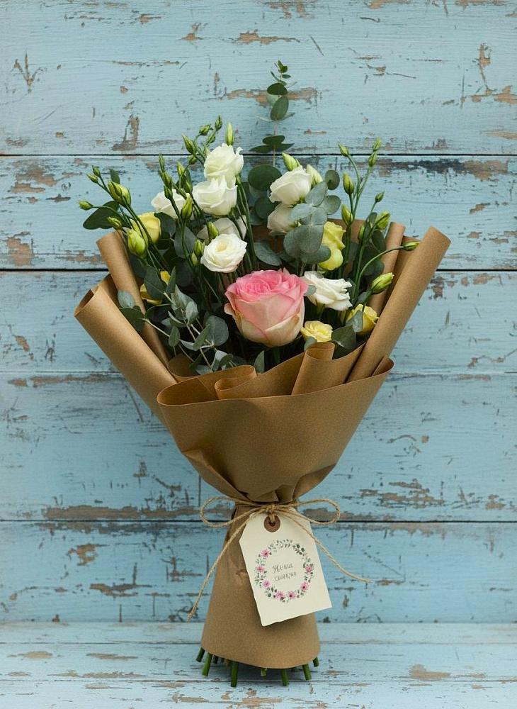 Букет цветов из: Розы и Лизиантусы в Каменномостском