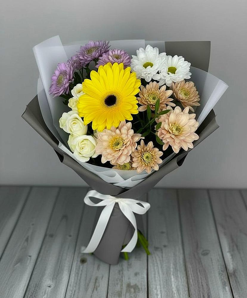 Букет цветов из: Розы, Герберы и Хризантемы в Каменномостском