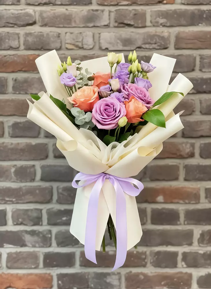 Букет цветов из: Лизиантусы и Розы в Каменномостском