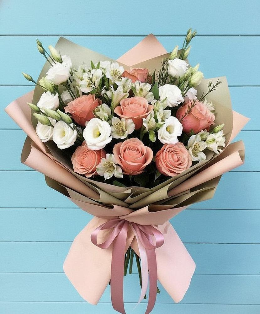 Букет цветов из: Розы, Альстромерии и Лизиантусы в Каменномостском