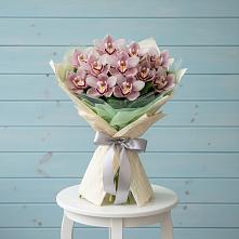 Букет цветов из:  Орхидеи и Розы #REPLACE_PRED# Каменномостском