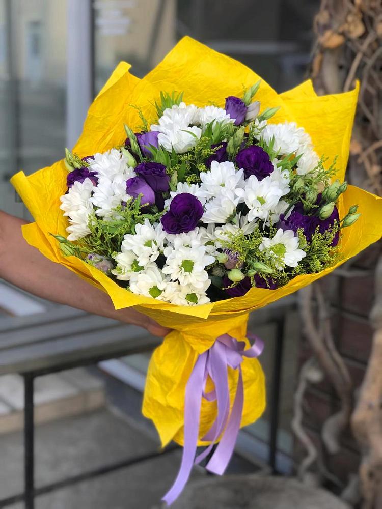 Букет цветов из: Ирисы, Хризантемы и Ромашки в Каменномостском