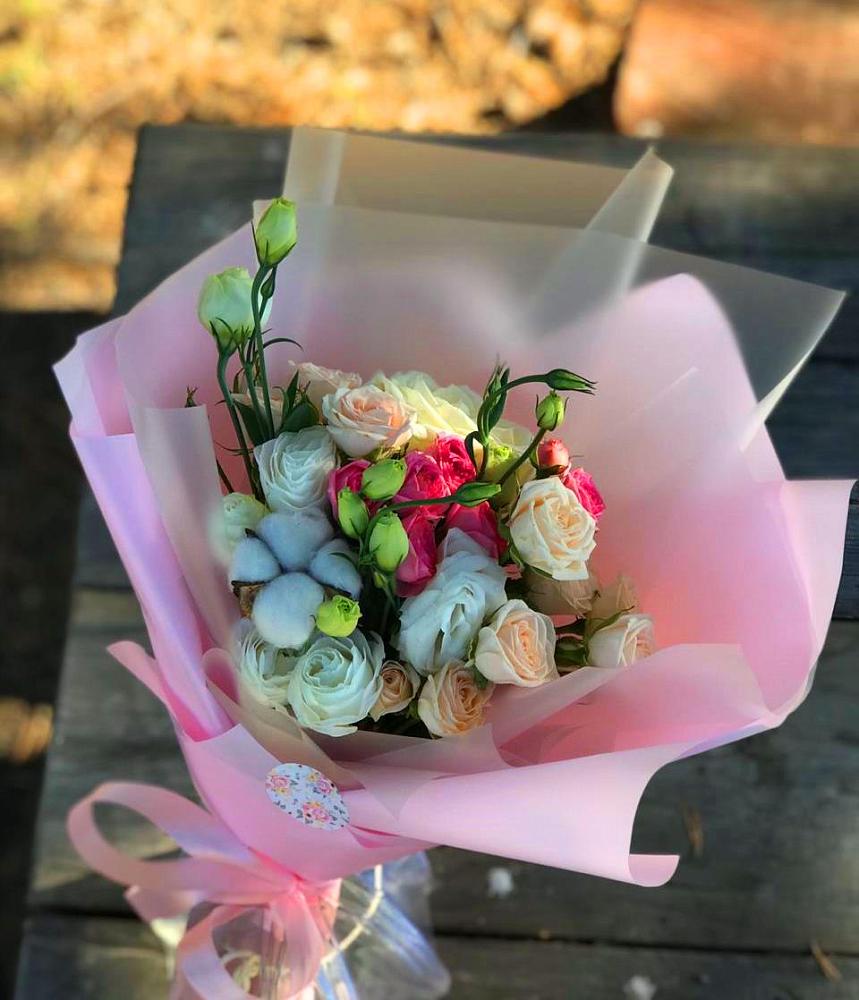 Букет цветов из: Розы и Лизиантусы в Каменномостском