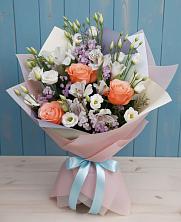 Букет цветов из:  Лизиантусы, Розы, Альстромерии и Гипсофила в Каменномостском