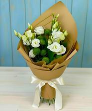 Букет цветов из:  Хризантемы и Лизиантусы в Каменномостском