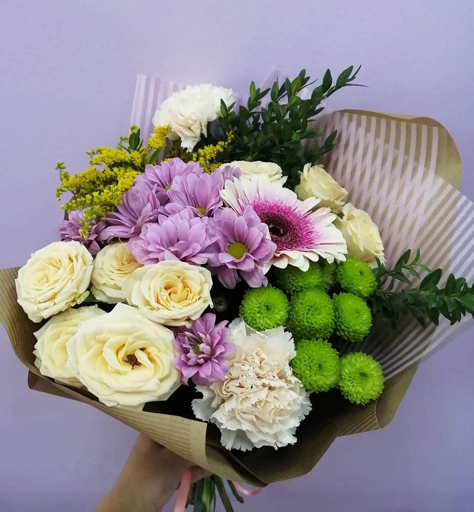 Букет цветов из: Хризантемы, Розы, Гвоздики и Герберы в Каменномостском