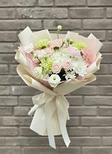 Букет цветов из:  Гвоздики, Розы, Лизиантусы и Хризантемы #REPLACE_PRED# Каменномостском