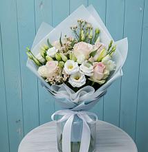Букет цветов из:  Розы и Лизиантусы #REPLACE_PRED# Каменномостском
