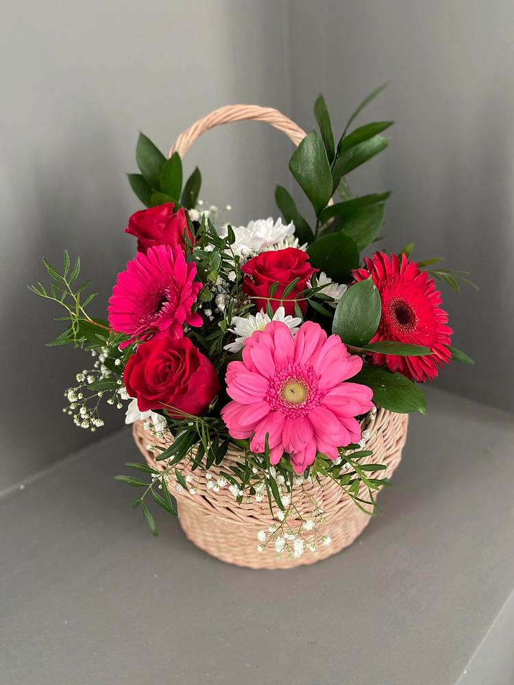 Цветочная композиция из Розы, Хризантемы и Герберы в корзине в Каменномостском