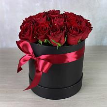 Цветочная композиция из Розы в шляпной коробке в Каменномостском