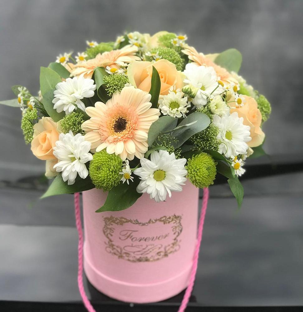 Цветочная композиция из Розы, Герберы и Хризантемы в шляпной коробке в Каменномостском