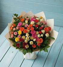Букет Микс из разноцветных кустовых роз в Каменномостском